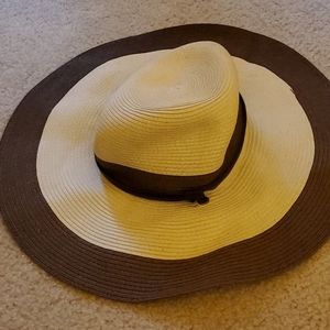 Wide brim hat